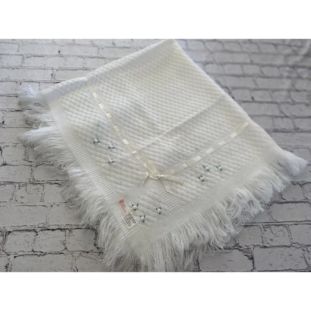 Vintage Carson Pirie Scott White Embroidered Baby Blanket 38‎ x 42 Spain Acrylic